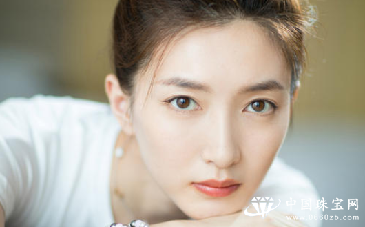 百万离婚款换回的珠宝,却买不回她失去的青春和容颜