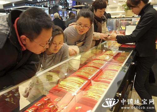 “珠宝城”和“珠宝专柜” 哪种方式更适合中国?