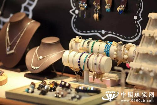 壕!俄罗斯珠宝公司“Caviar”将推出黄金打造PS5主机