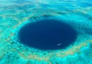 澳大利亚大堡礁附近海域惊现神秘蓝色大洞 内有大量珊瑚礁