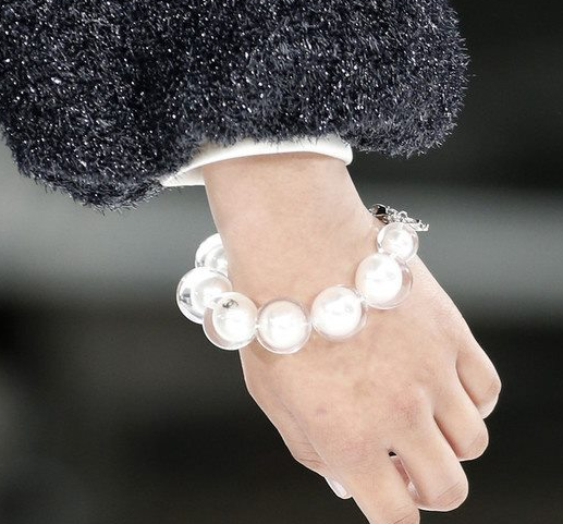 珍珠和混搭戒指才是今冬检验潮人的新标准